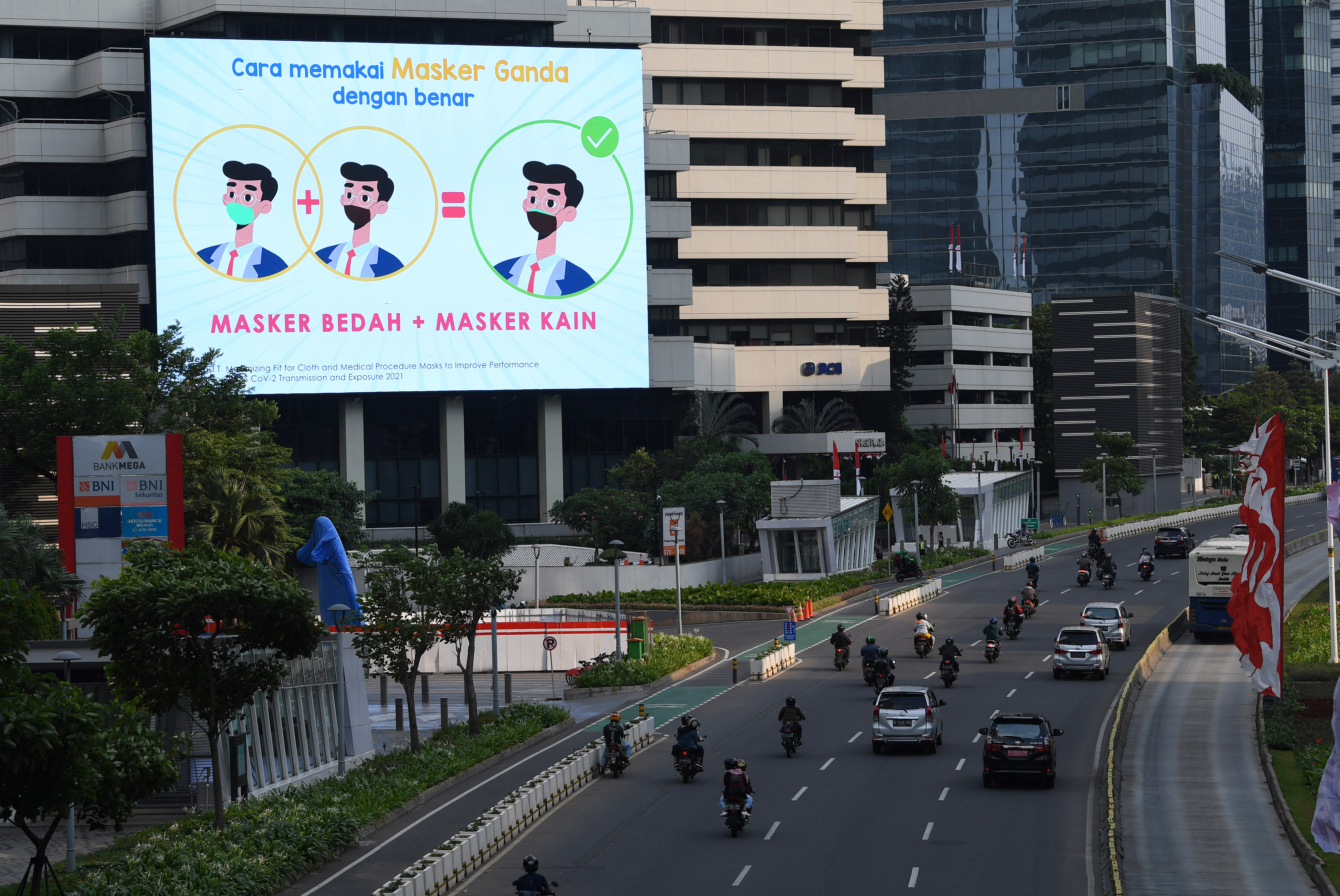 Suasana Jalan Jenderal Sudirman saat PPKM