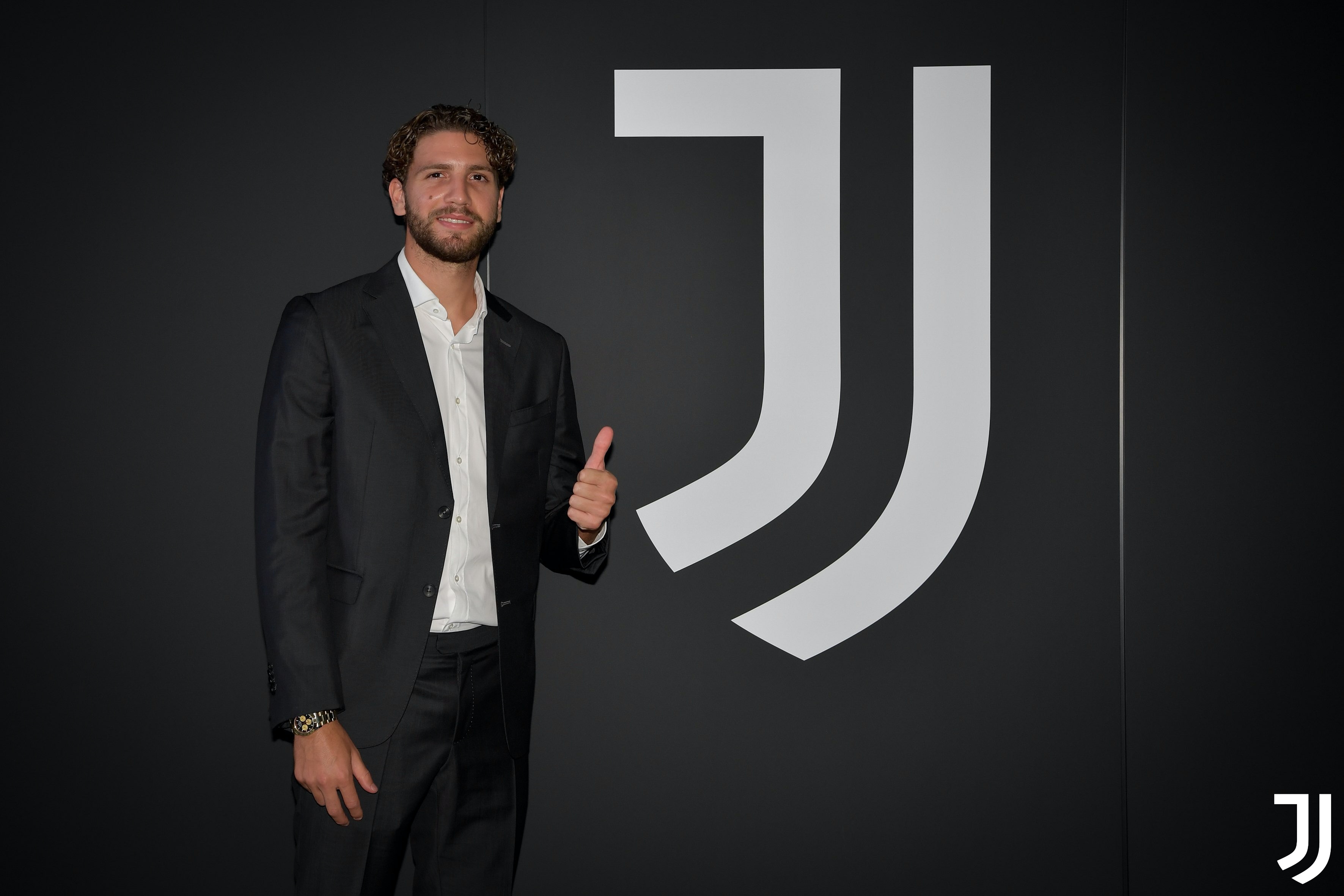 Pemain anyar Juventus Manuel Locatelli