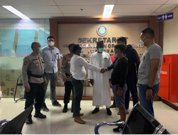 Proses pendamaian antara diplomat Nigeria dengan petugas Imigrasi Jakarta Selatan.