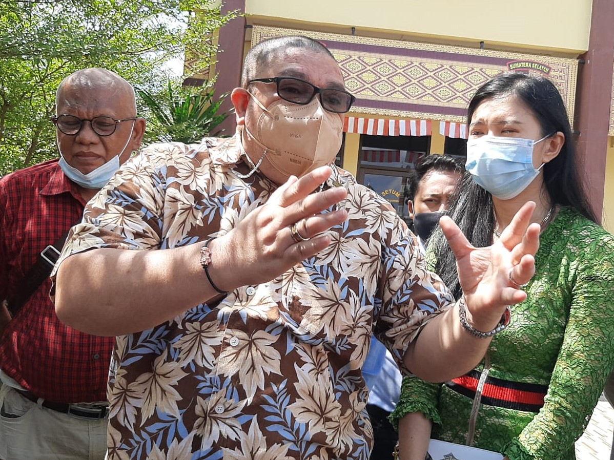 Kuasa hukum Richard Lee, Razman Arif Nasution, usai bertemu Kapolda Sumsel di Mapolda Sumsel, Kamis (12/8).