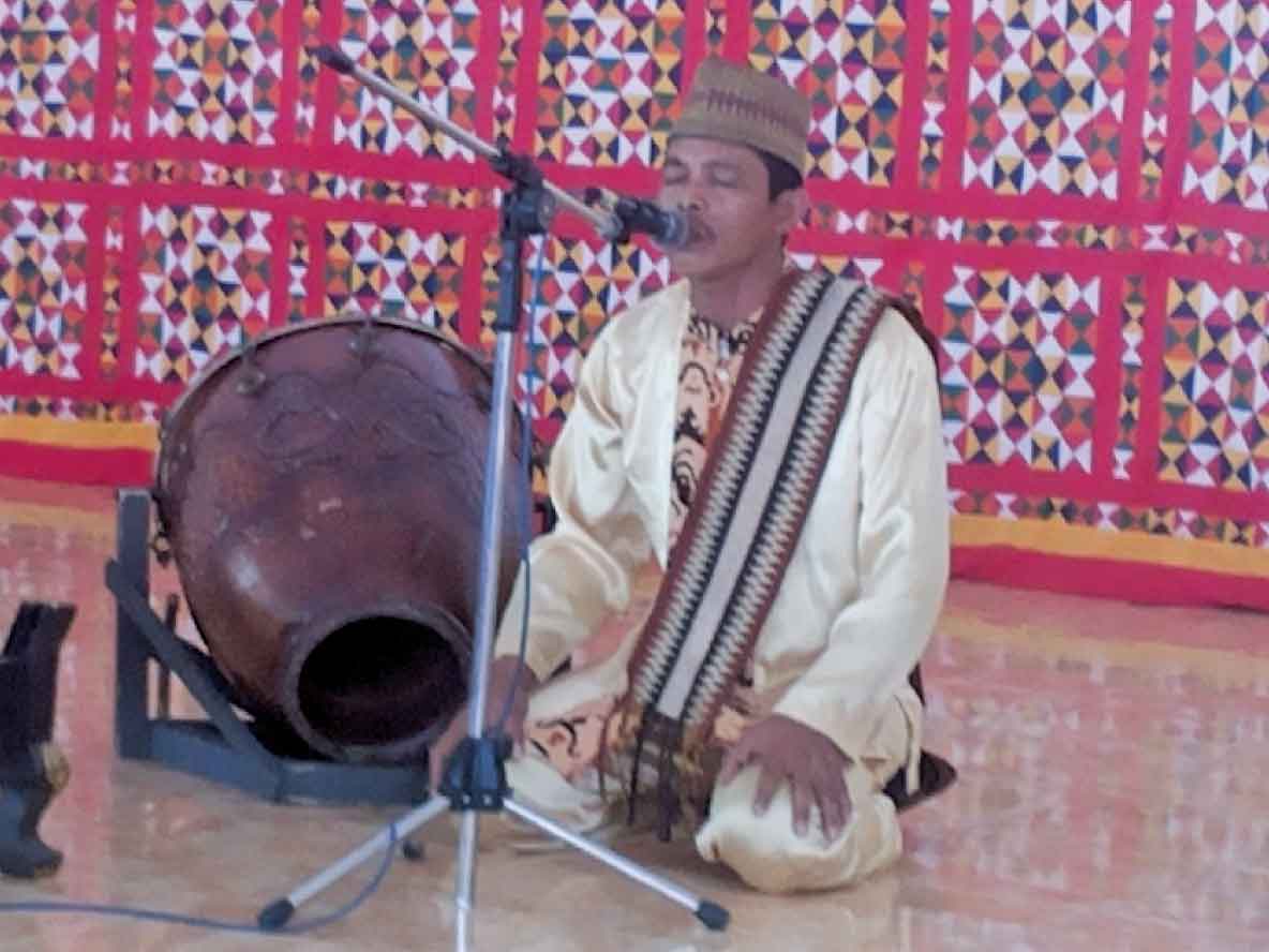 Imam Rojali saat menampilkan kemampuannya ber-Kias di Gedung PKK Kecamatan Kalianda, 2016