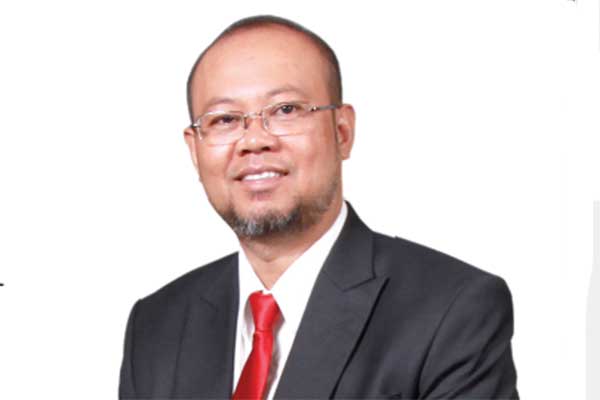 Prof. Ojat Darojat, M.Bus., Ph.D. Rektor UT