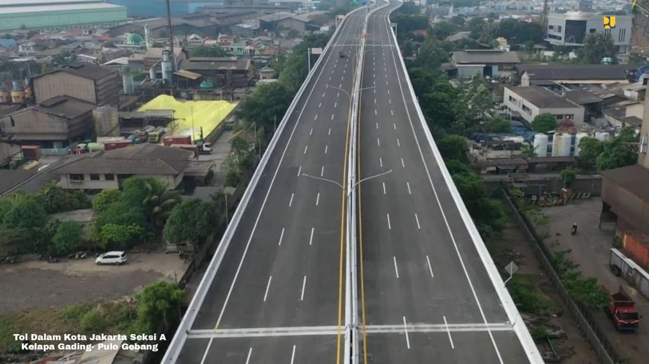 Kementerian PUPR merampungkan pembangunan tiga ruas jalan tol baru 69 km dan satu jalan lingkar sepanjang 17.4 km di sejumlah Provinsi.