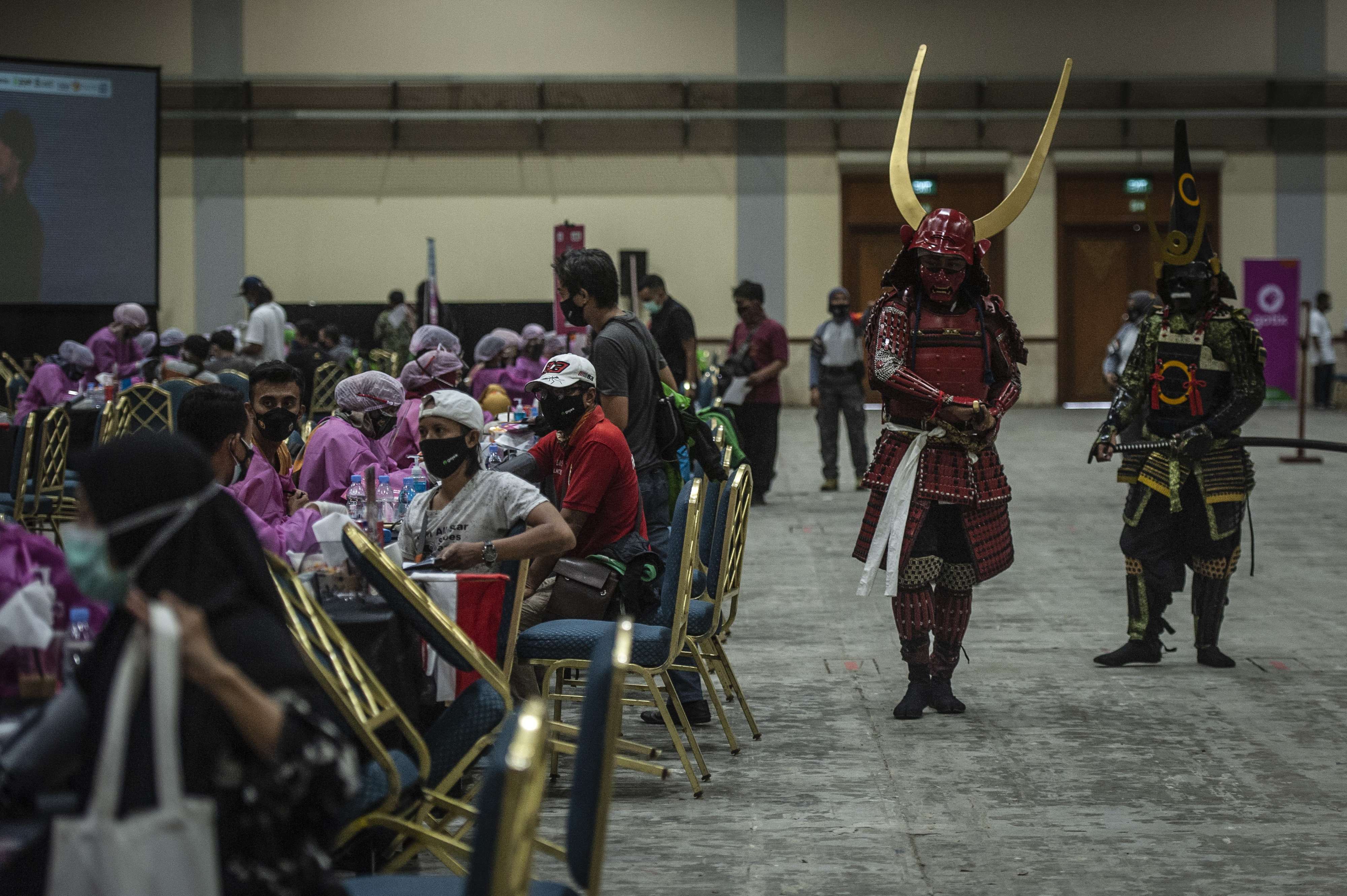 Vaksinasi COVID-19 di Jakarta Convention Center (JCC), Senayan, Jakarta