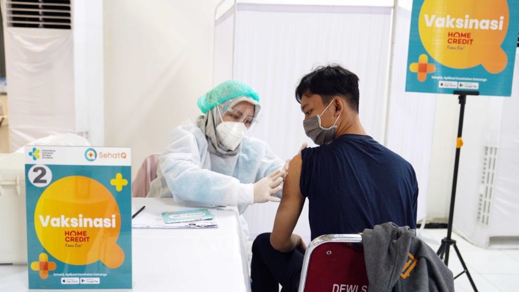 Penerima vaksin covid-19. Saat ini kalangan dunia usaha  turut membantu pemberian vaksinasi bagi masyarakat. 