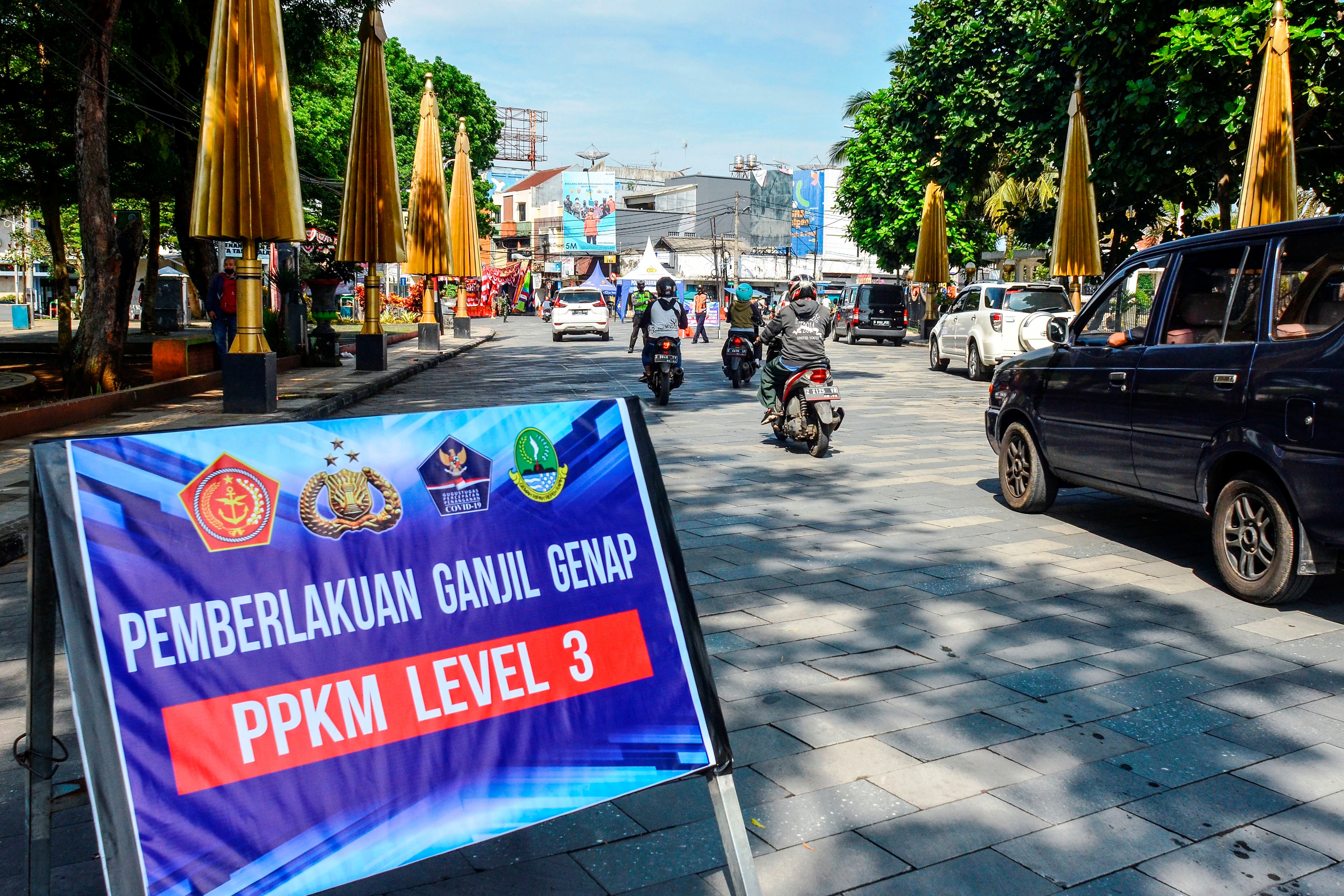 Kota Tasikmalaya menerapkan PPKM Level 3.