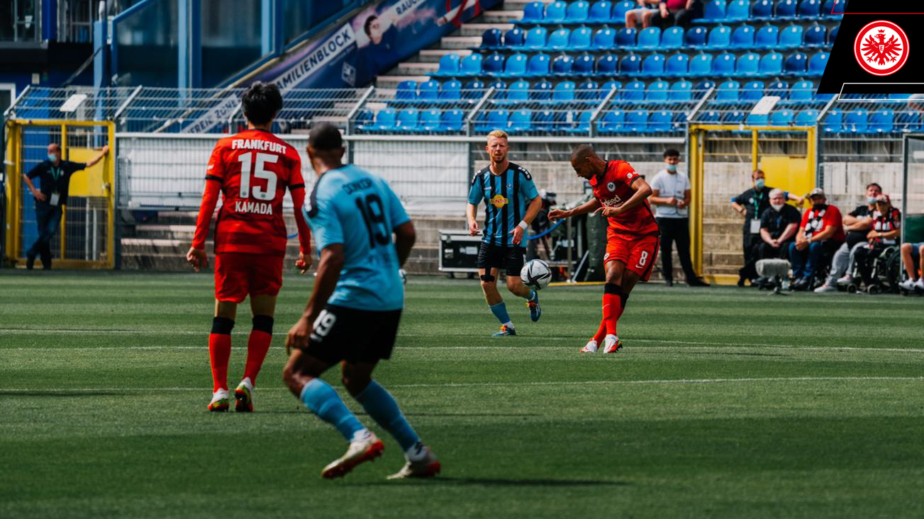 Laga DFB Pokal antara Eintracht Frankfurt dan Waldhof Mannheim