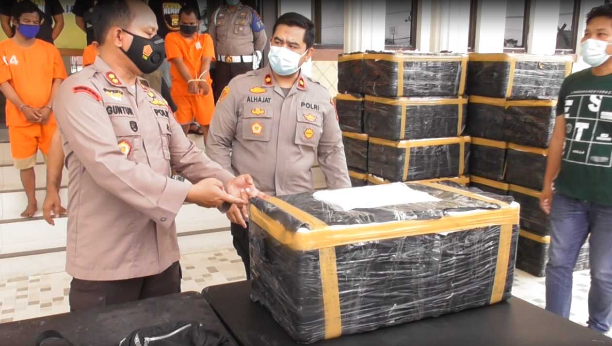 Polres Tanjungjabung Barat membongkar kasus penyelundupan benur di Kota Kuala Tungkal, Jambi beberapa waktu lalu.