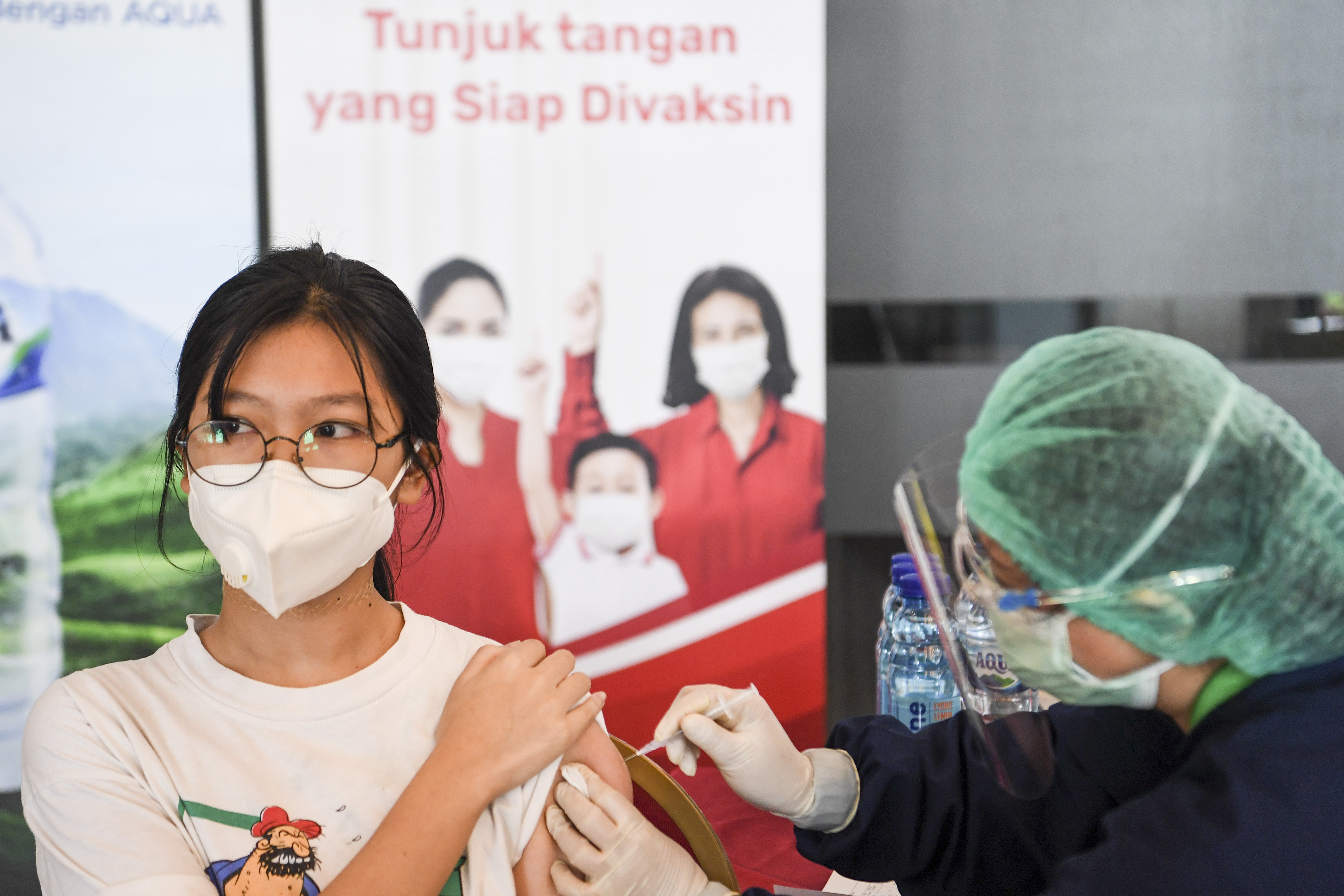 Vaksinasi Covid-19 terhadap anak 12-17 tahun di Taman Impian Jaya Ancol, Jakarta