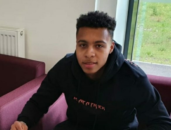 Pemain muda Aston Villa, Cameron Archer, mencetak hat-trick saat menghadapi tim strata keempat Barrow. 