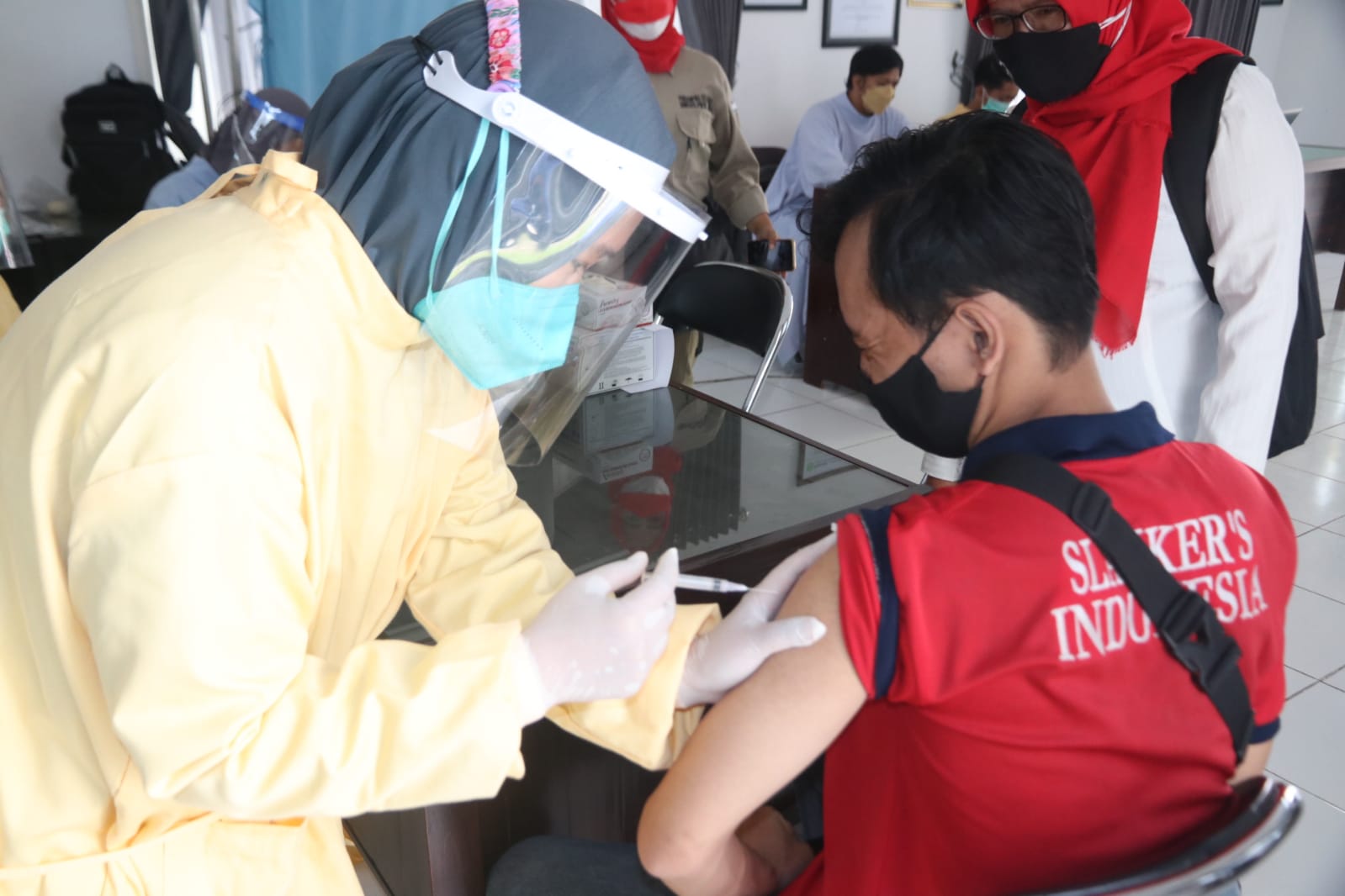 Vaksinasi Covid-19 bagi difabel di Kota Malang, Jawa Timur.