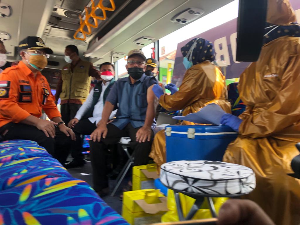Pemkab Cianjur, Jumat (13/8) meluncurkan vaksinasi mobile menggunakan Bus Aku Sudah Divaksin (Bus Asik) di MAN 2 Cianjur di Kecamatan Pacet.