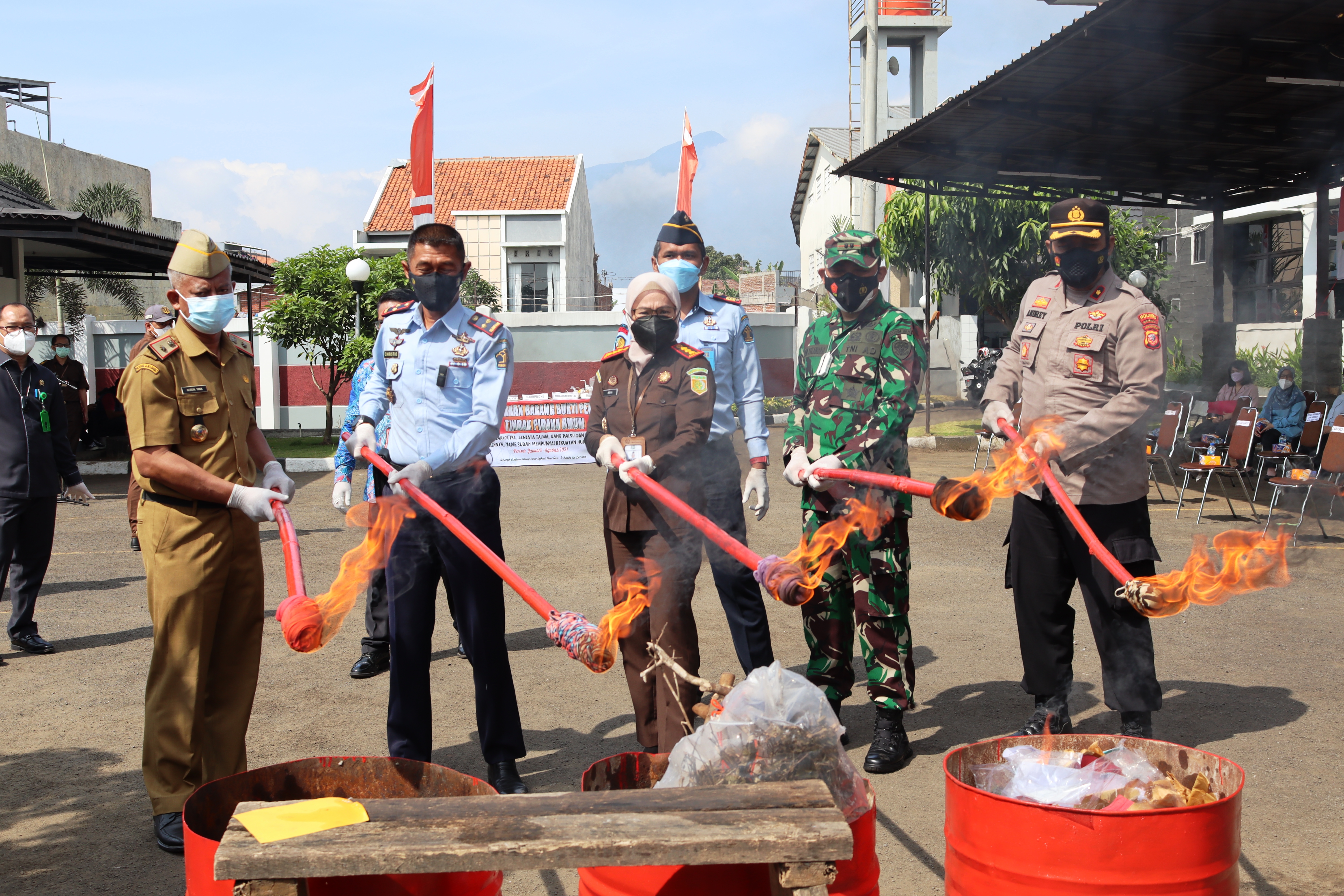 Kejari Garut Musnahkan Barang Bukti Narkoba dan Psikotropika