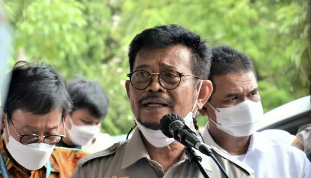 Menteri Pertanian Syahrul Yasin Limpo bersama Rektor Unhas Prof Dr Dwia Aries Tina Palubuhu MA di Makassar, Senin (5/7/2021). 