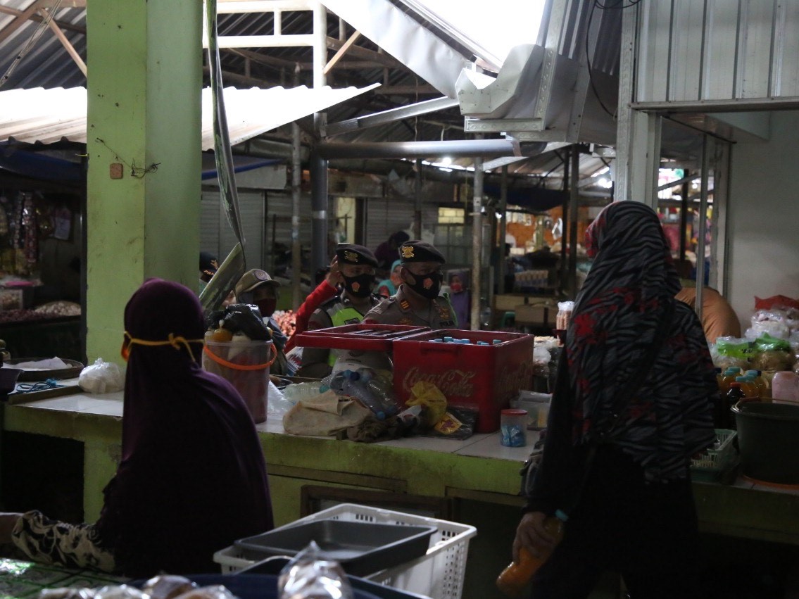 Pasar tradisional di Tuban.