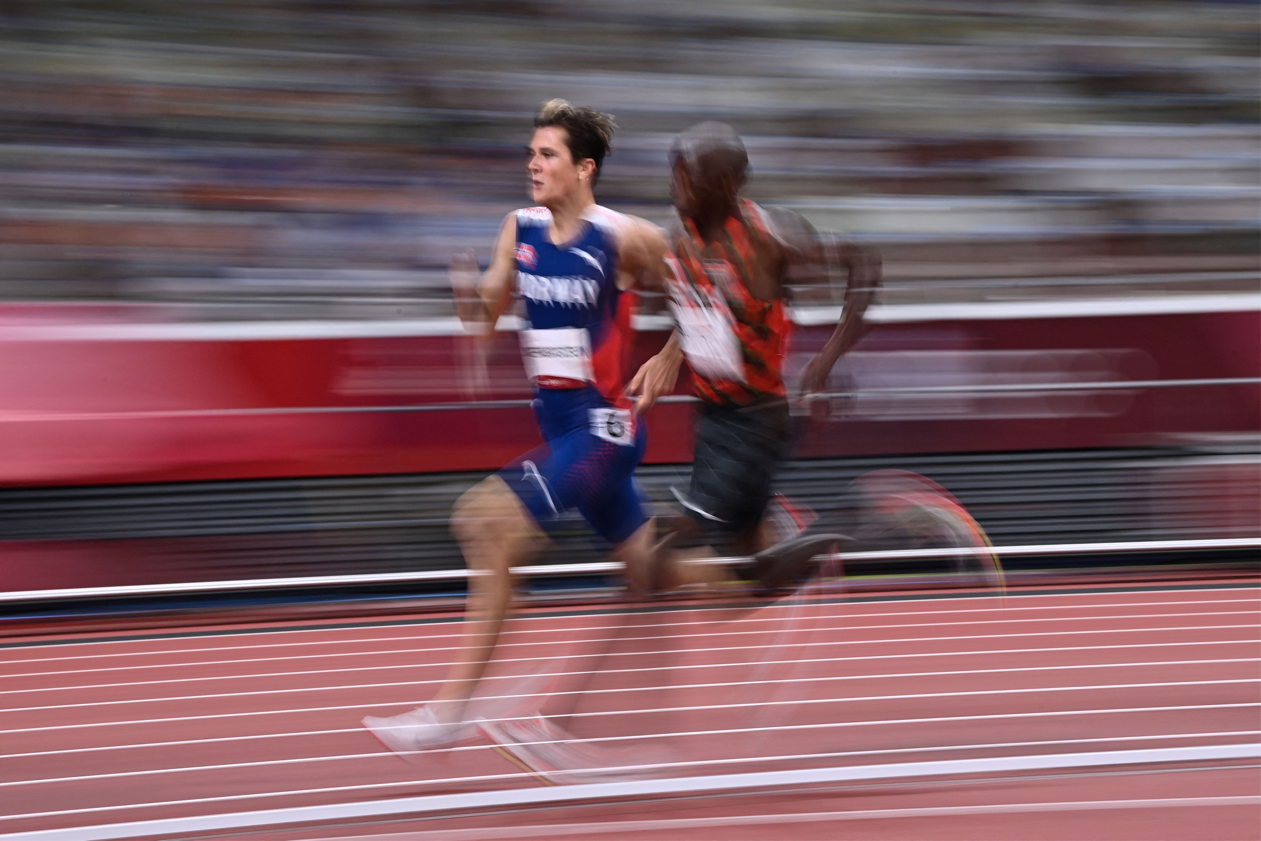 Jakob Ingebrigtsen memimpin sejak belokan terakhir final 1.500m Putra