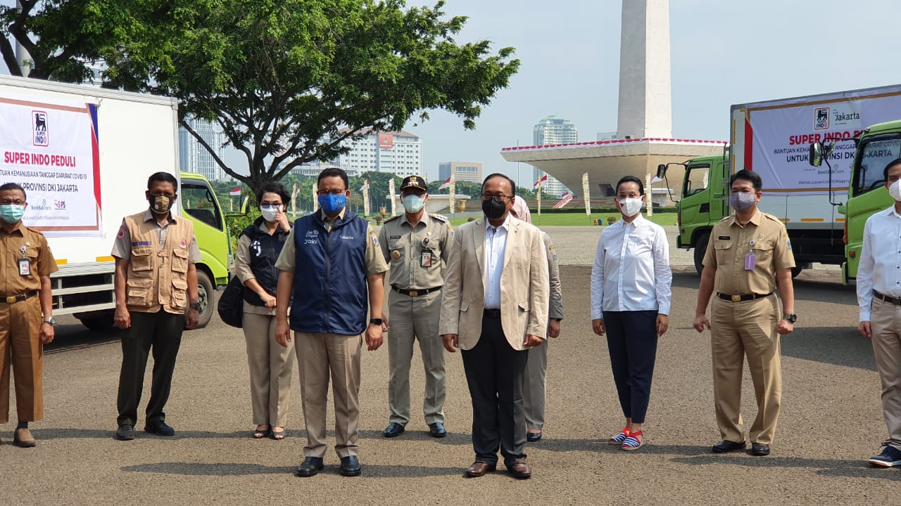 Penyerahan bantuan donasi tabung oksigen dari Superindo-Yayasan Benih Baik Indonesia pada Pemprov DKI