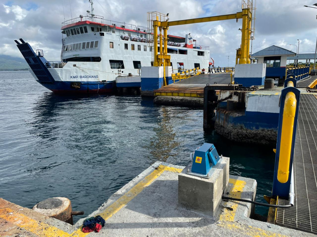 Anjungan listrik mandiri di Pelabuhan Feri Bastiong Ternate