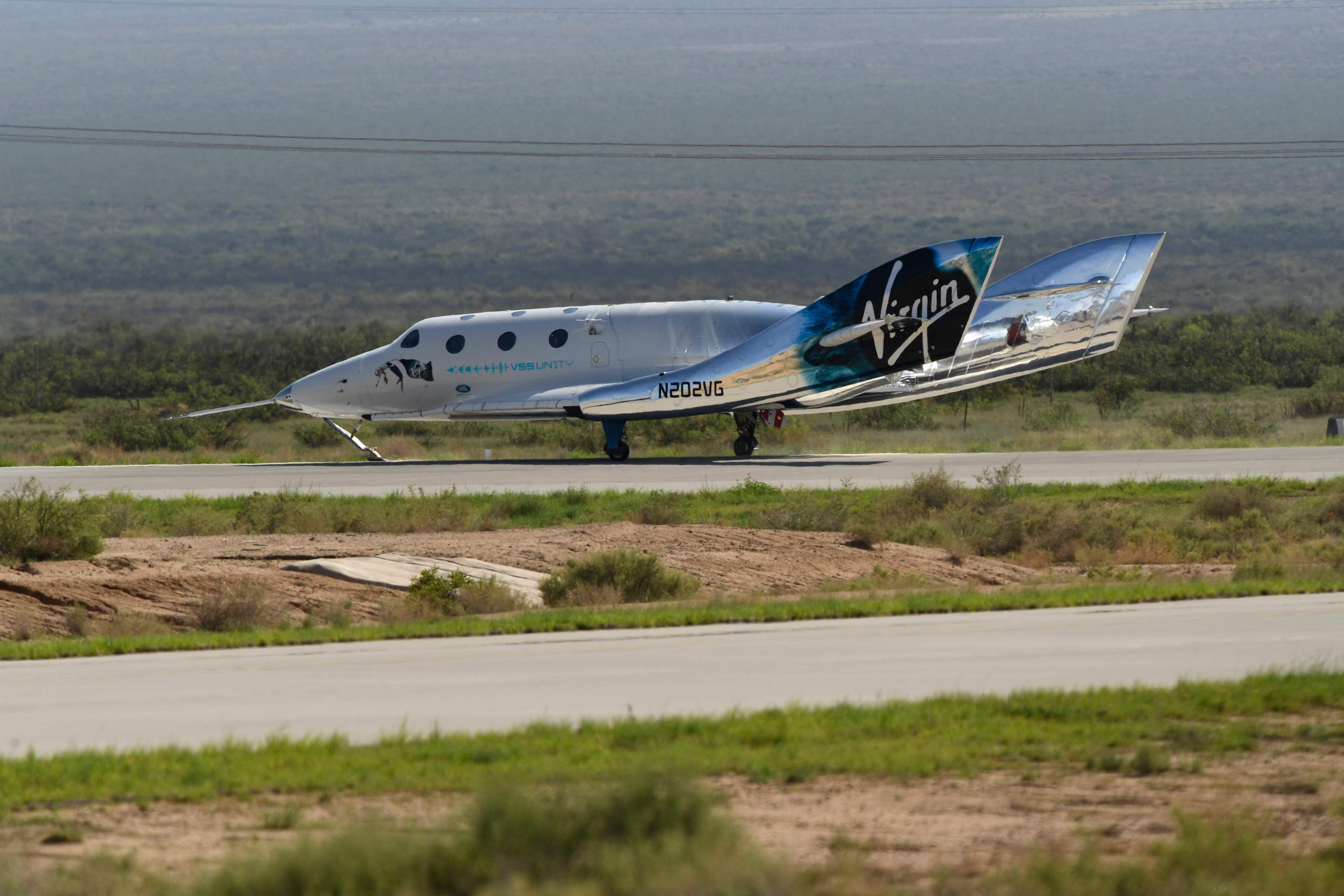 Pesawat Virgin Galactic mendarat kembali di Bumi usai melakukan perjalanan ke luar angkasa pada 11 Juli lalu.