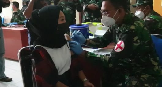 Alipia Suci Prawita, warga Kp Cikalang Kaler RT 04/08 Desa Cileunyi Kulon akhirnya mendapat vaksinasi Covid-19, Selasa (31/8)