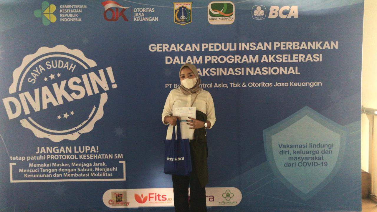 Kegiatan Gerakan Peduli Insan Perbankan dalam Program Akselerasi Vaksinasi Nasional di Jakarta.