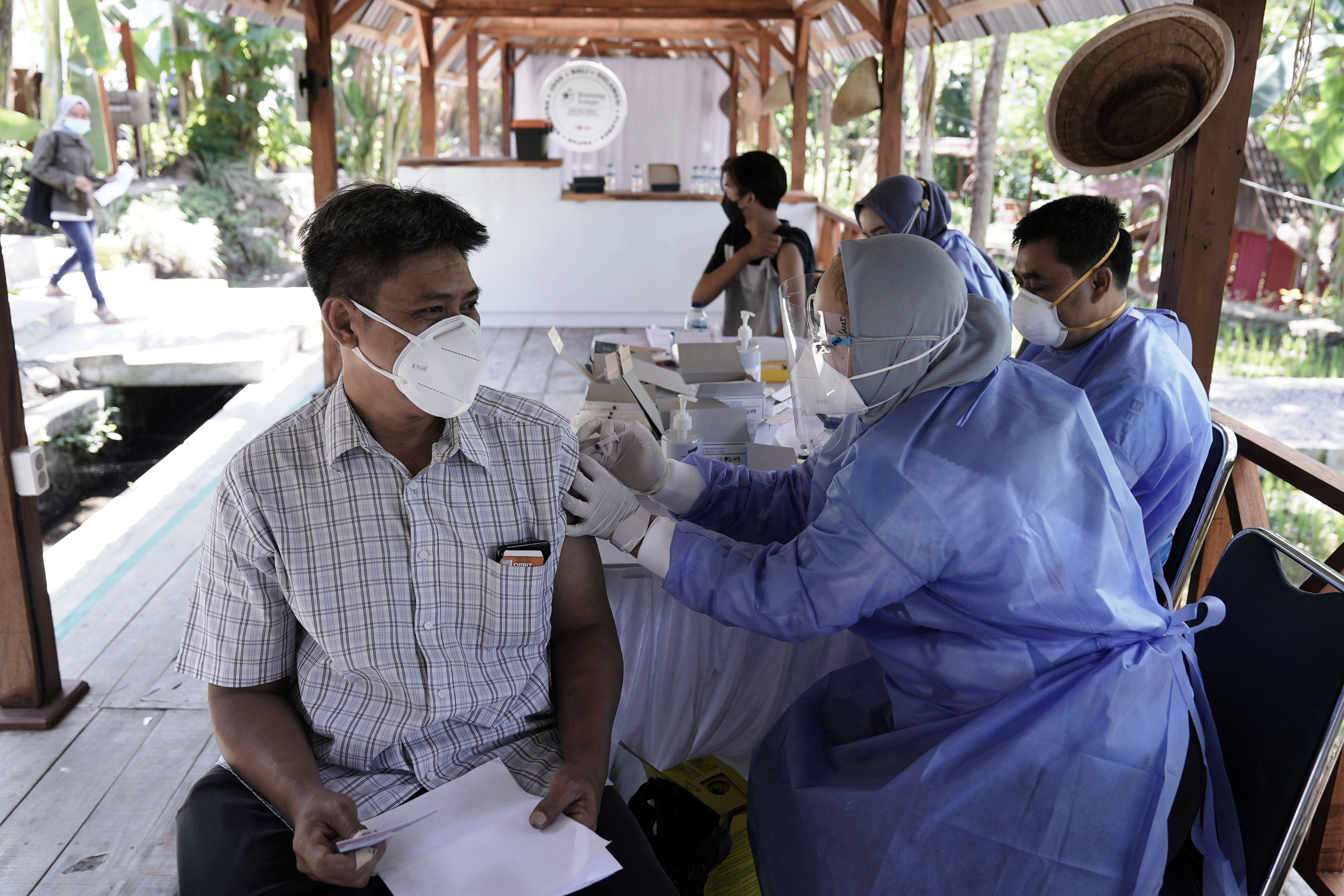 Vaksinasi yang diinisiasi Yenny Wahid