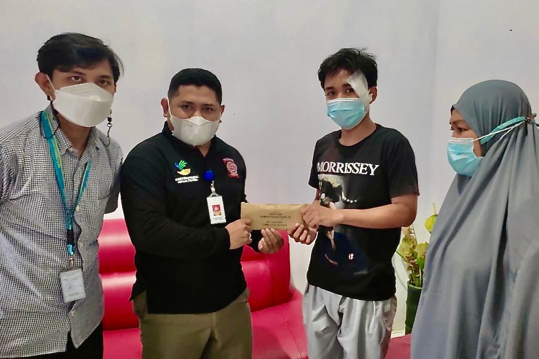 Mensos Bantu Rp5 juta Korban yang  Ditabrak Mobil Rescue