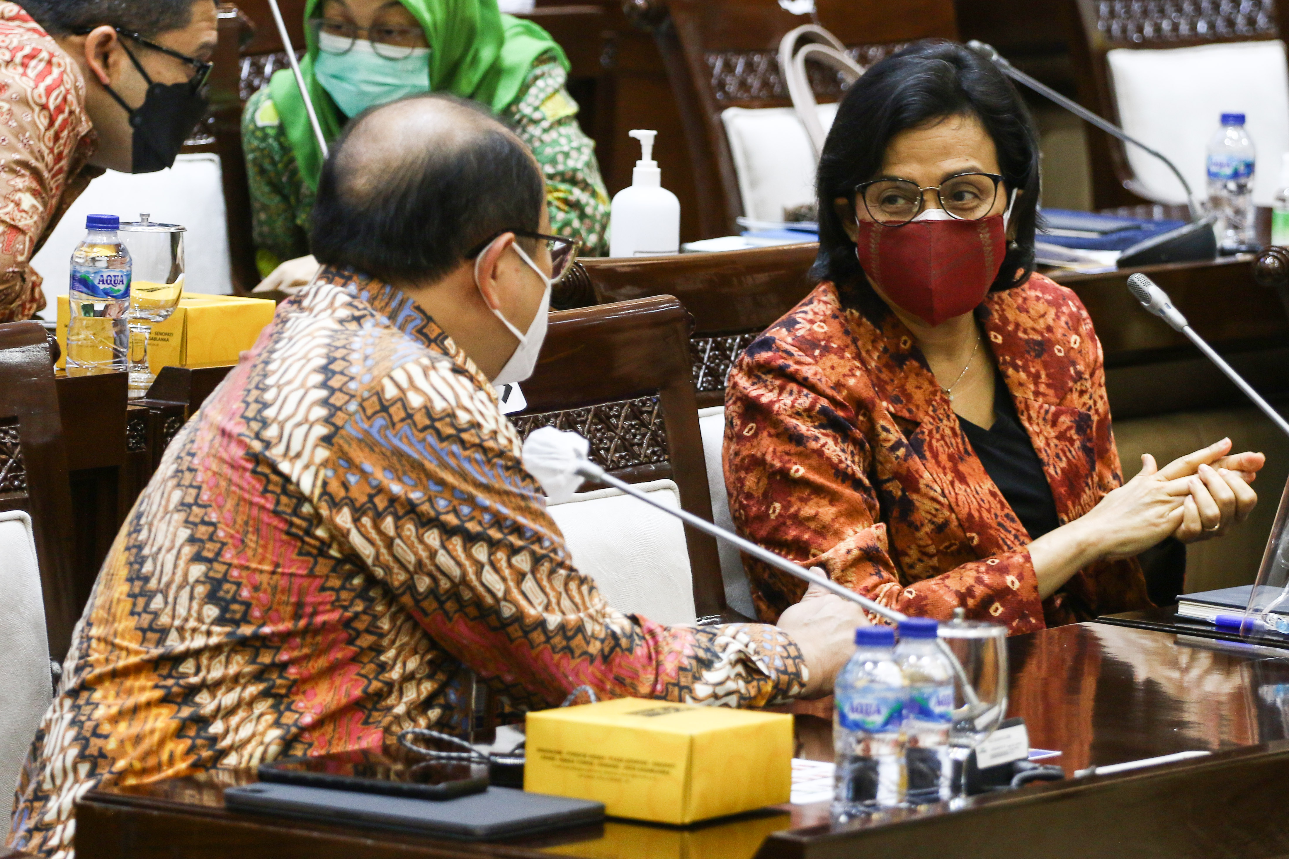 Menteri Keuangan Sri Mulyani bersiap mengikuti rapat kerja bersama Komisi XI DPR RI.