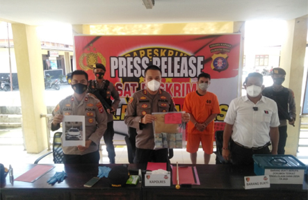Kapolres Kapuas AKBP Manang Soebeti saat rilis dugaan korupsi Dana Desa.
