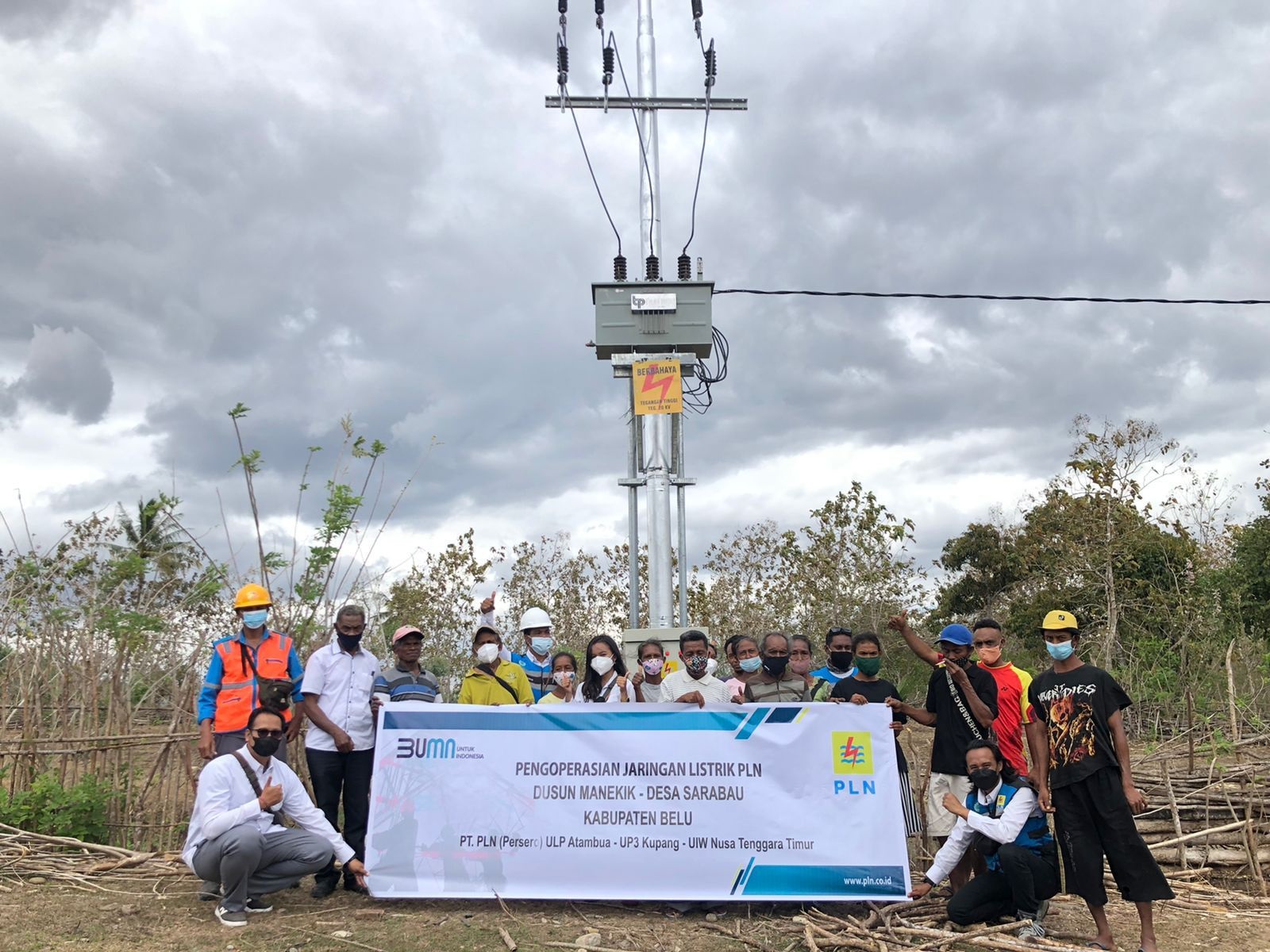 PLN aliri listrik di desa di NTT.