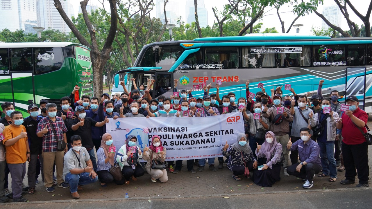 Untuk membentuk herd immunity PT GRP memvaksinasi warga sekitar pabrik baja itu beroperasi, Senin (2/8)