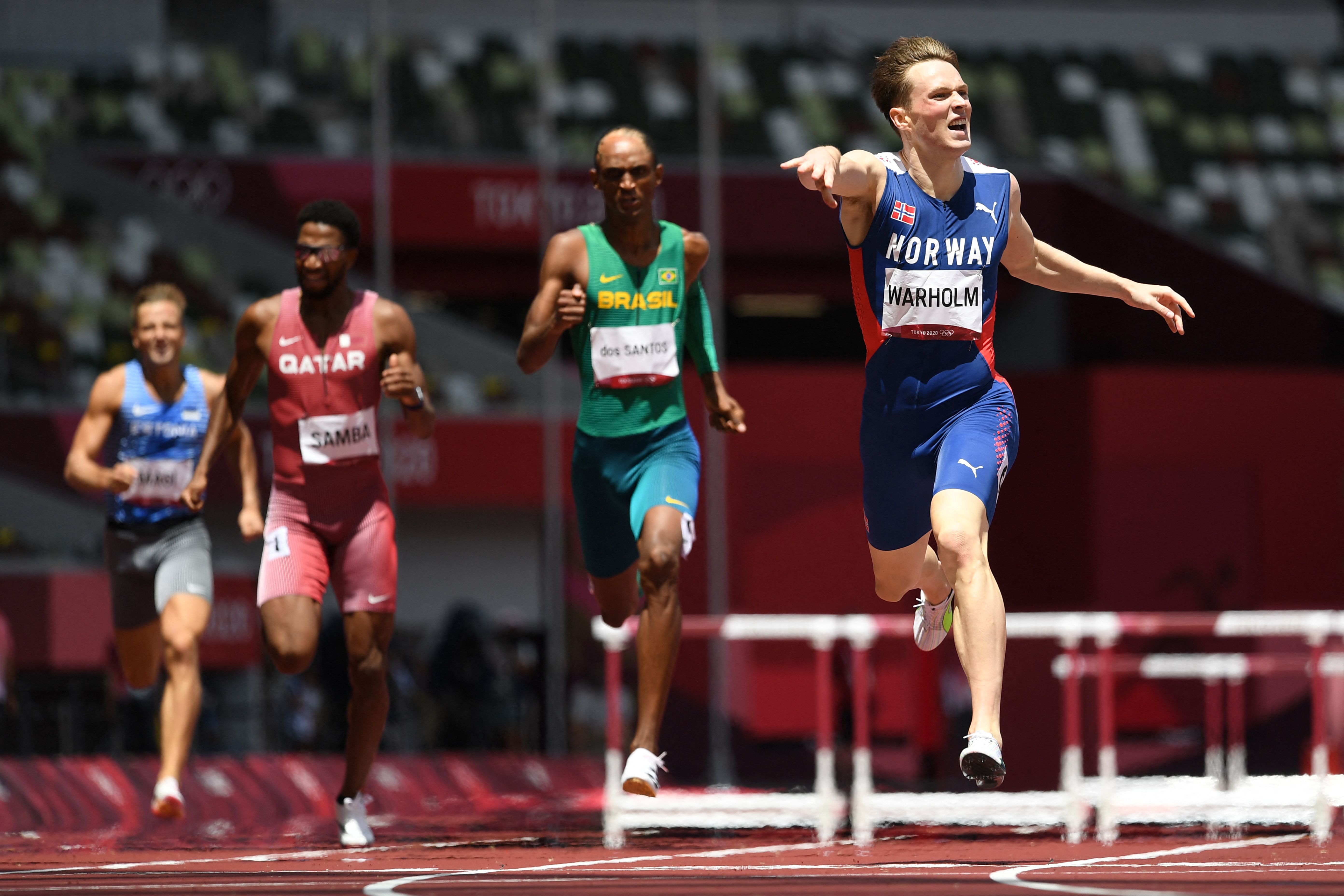  atlet Norwegia Karsten Warholm memecahkan rekor dunia lari gawang 400 meter di Olimpiade Tokyo 2020 dengan 45,95 detik, Selasa (3/8)