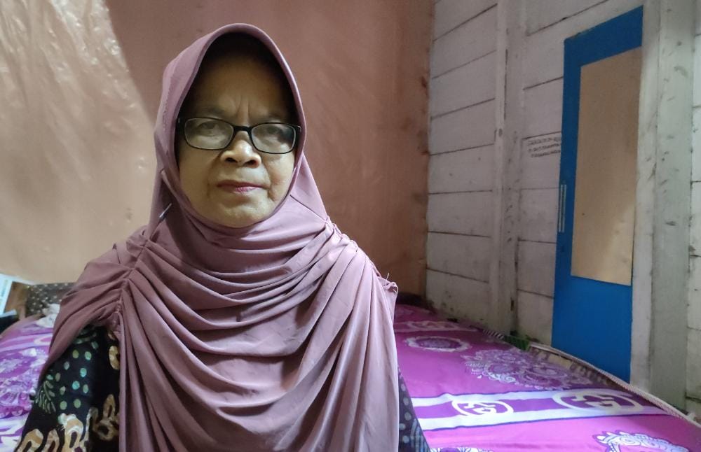 Sumiati mantan kepala desa (pembakal) Pantai Mangkiling, Kabupaten Hulu Sungai Tengah, Kalimantan Selatan