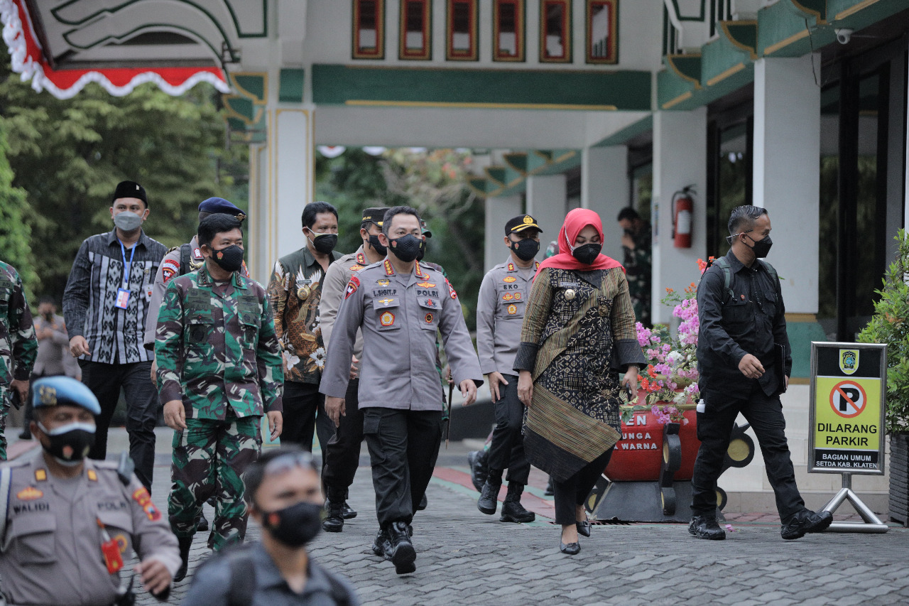 Panglima TNI  Marsekal Hadi Tjahjanto, Kapolri Jenderal Listyo Sigit Prabowo dan Bupati Klaten Sri Mulyani