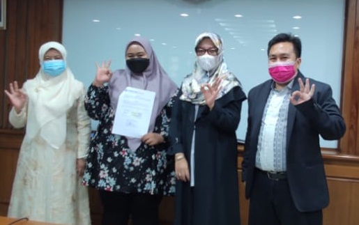 Penandatanganan pembiayaaan kontrak proyek kewirausaahaan mahasiswa bersama Tim PPKWB dan LPPM Universitas Trilogi.