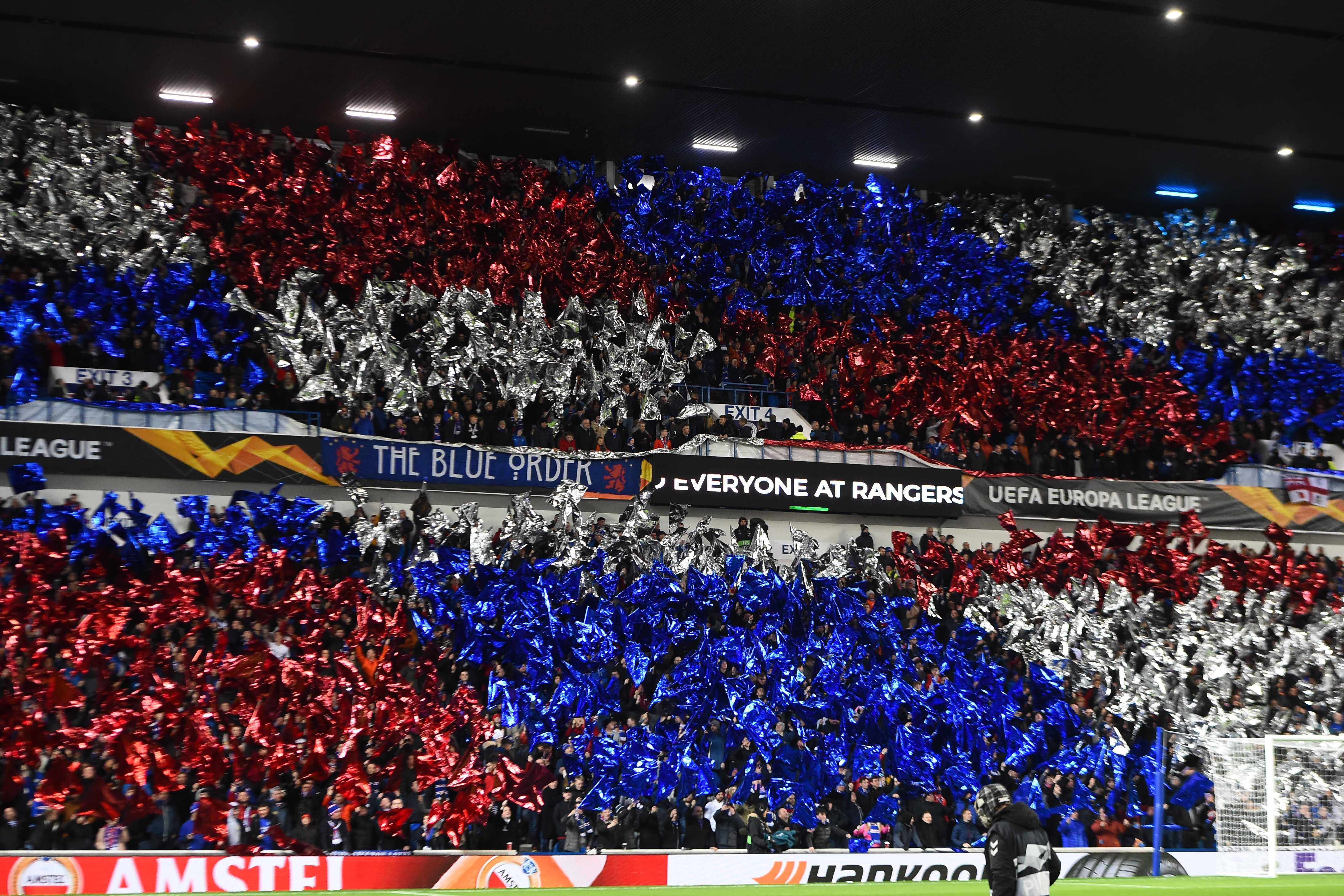 Pendukung Rangers memadati Stadion Ibrox di Glasgow, Skotlandia.