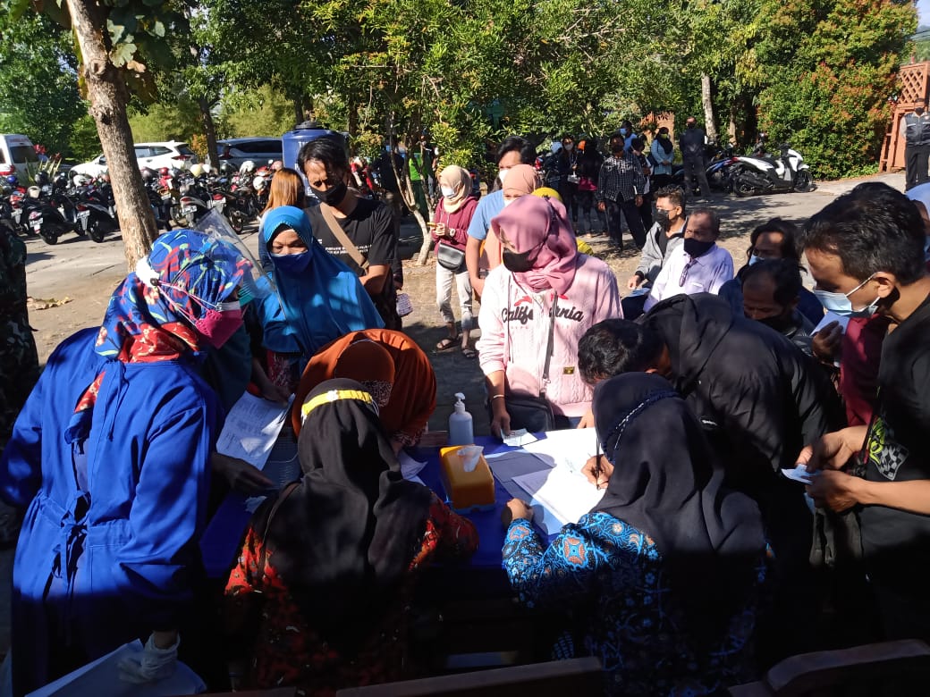 Posko vaksin Nasdem di Salatiga