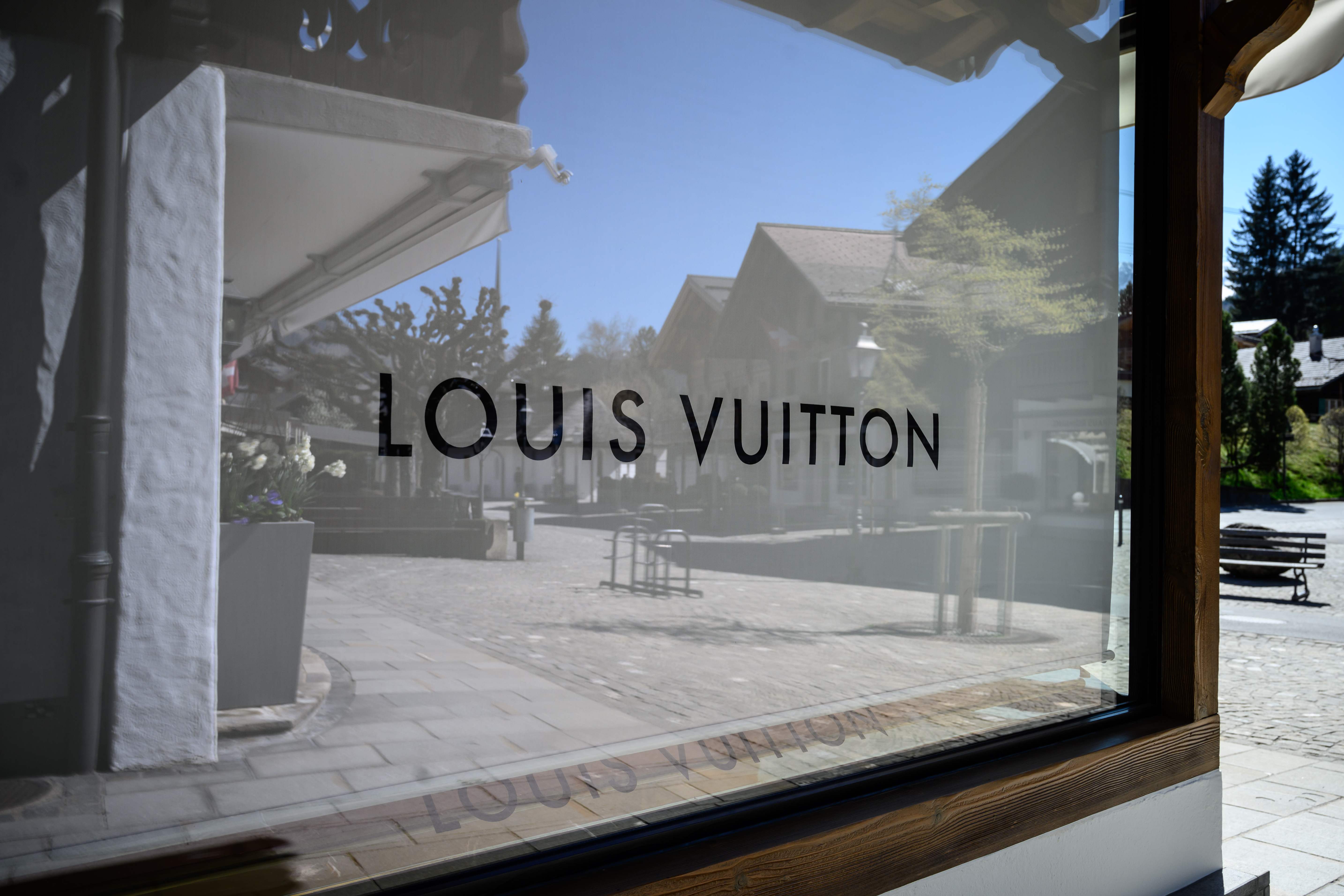 DPRD Tangerang Batalkan Seragam Baru Louis Vuitton Rp1,2 Miliar