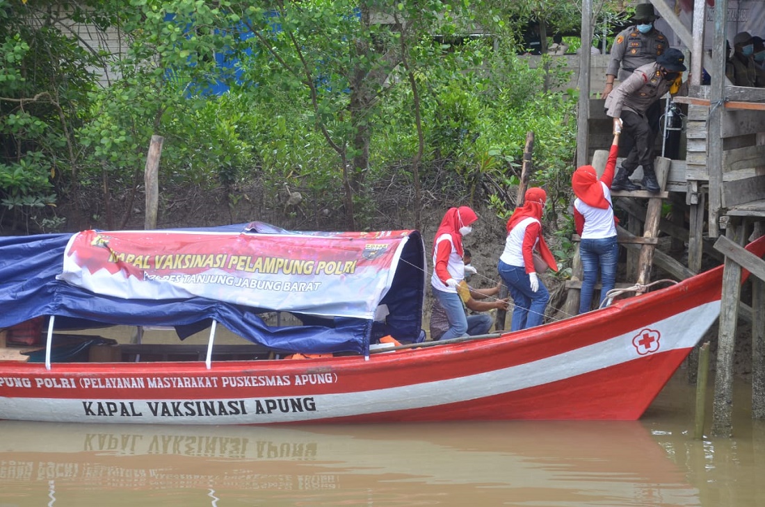 Kapal Vaksinasi Apung
