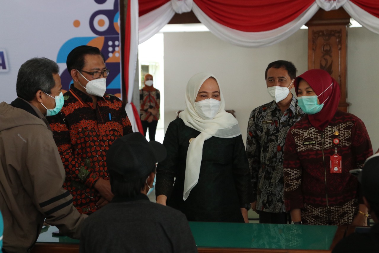 Acara penyaluran dana CSR PT ADS untuk warga Bojonegoro, Jawa Timur. 