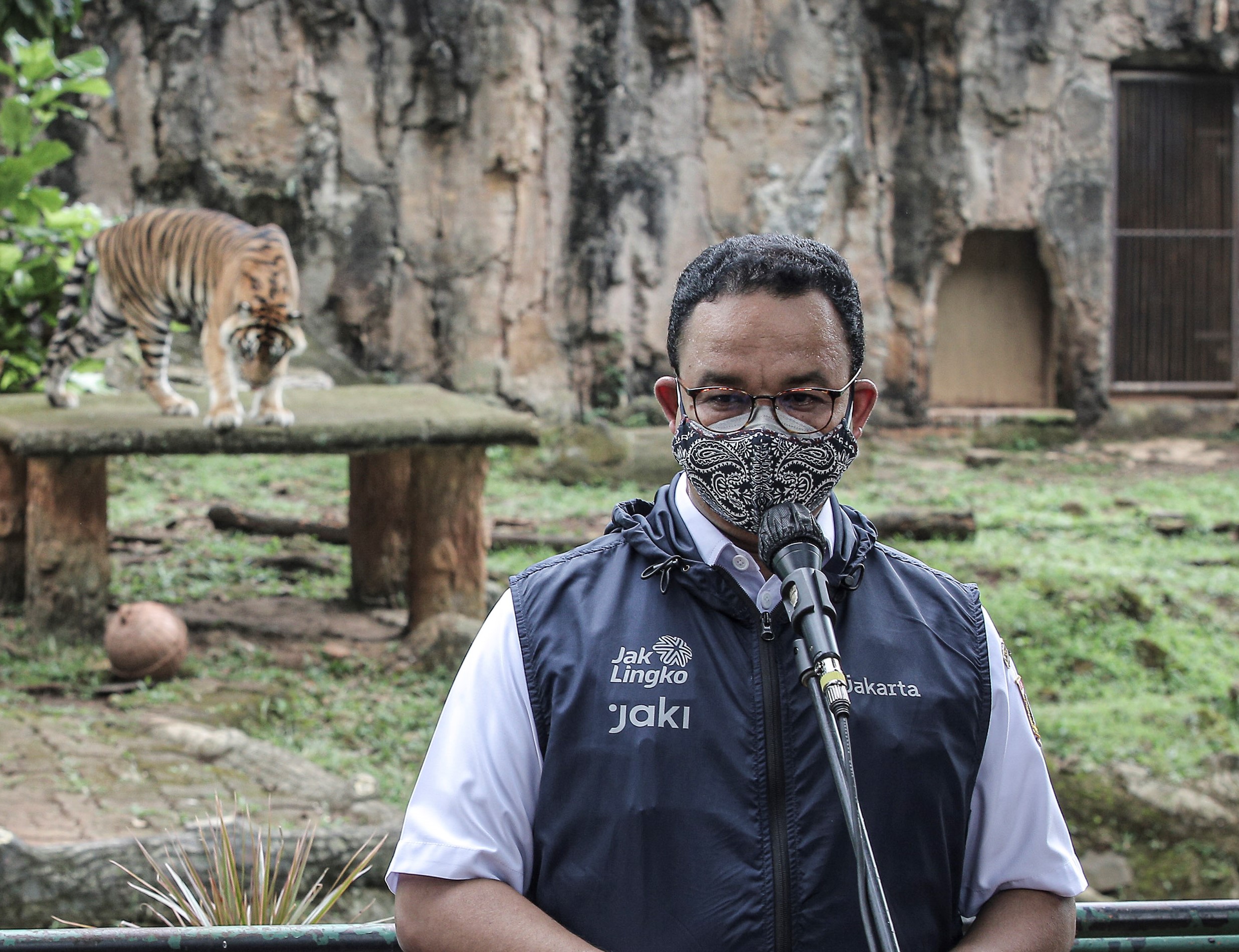 Gubernur DKI Jakarta Anies Baswedan saat menyampaikan keterangan pers.