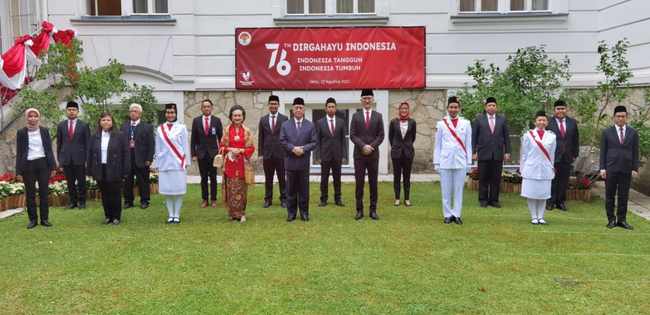 Peringatan HUT Ke-76 RI di Lingkungan Gedung KBRI di Wina, Austria. 