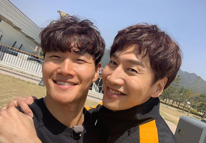 Kim Jong Kook (kiri) dan Lee Kwang Soo