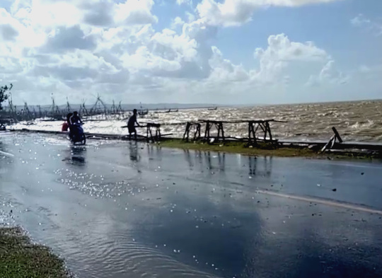 Ilustrasi- Banjir rob dan gelombang tinggi di pantai selatan akan terjadi hingga 17 Agustus 2021.