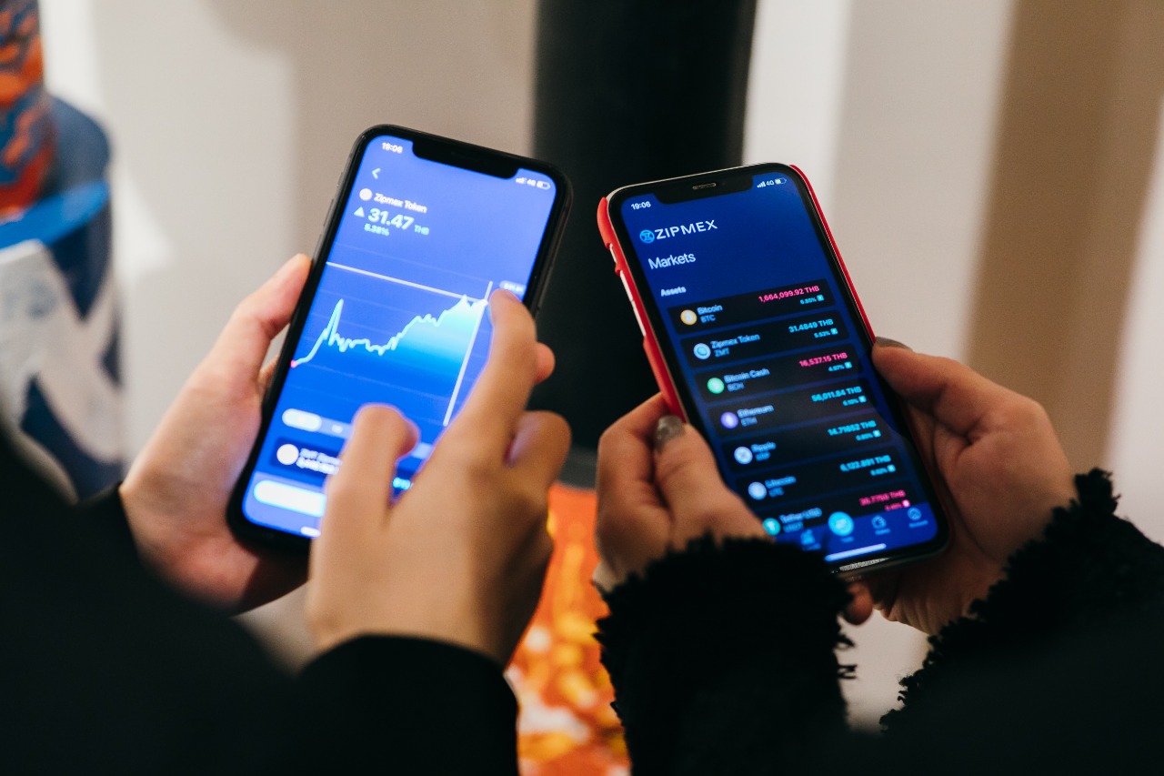 Ilustrasi perdagangan kripto di aplikasi Zipmex