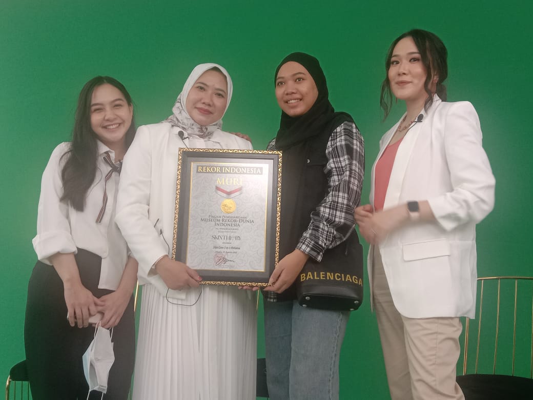 Skin Theory menyabet rekor MURI berkat produk skincare 5 in 1.