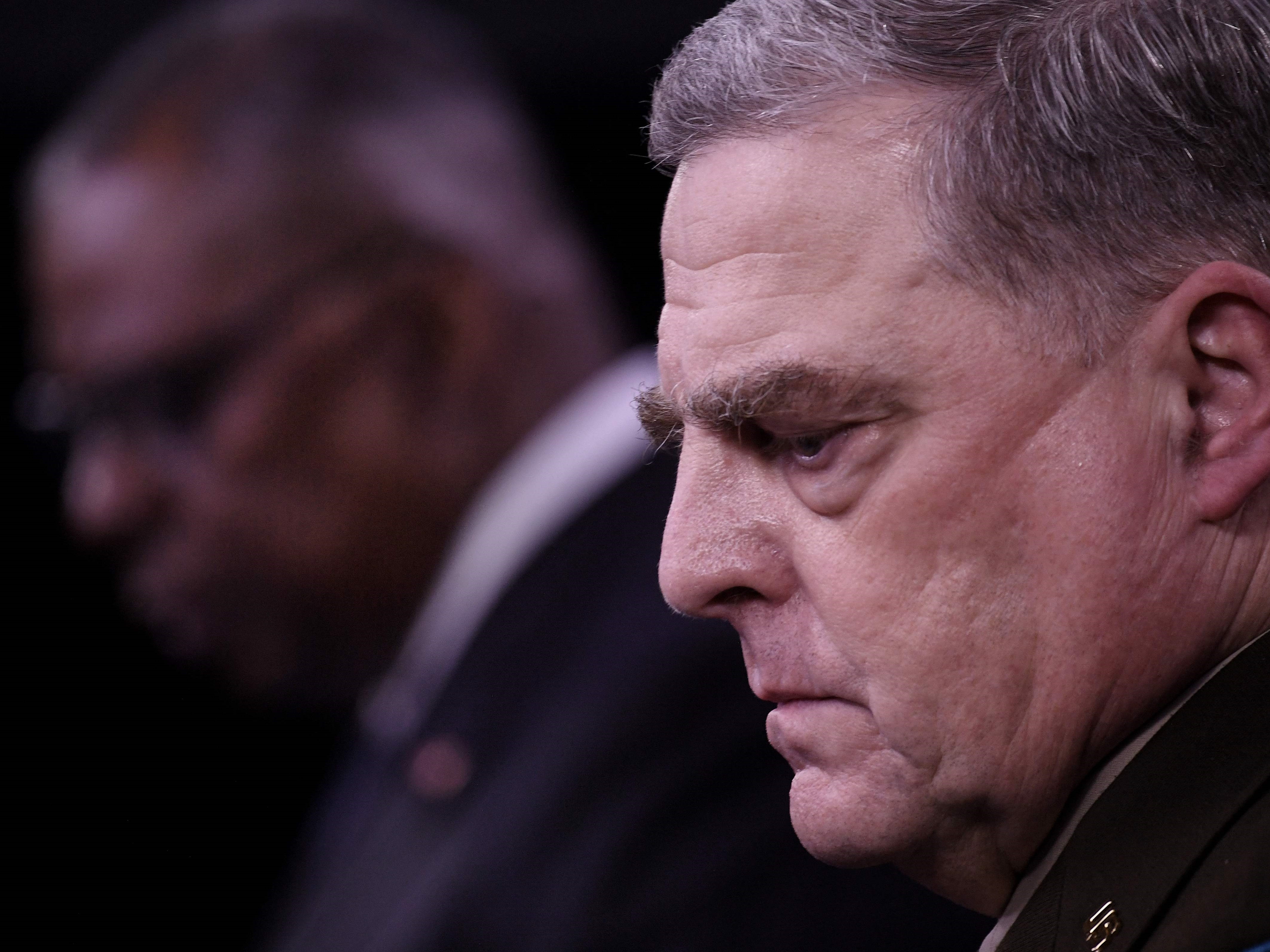 Menteri Pertahanan AS Lloyd Austin (kiri) dan Kepala Staf Gabungan Jenderal Mark Milley.