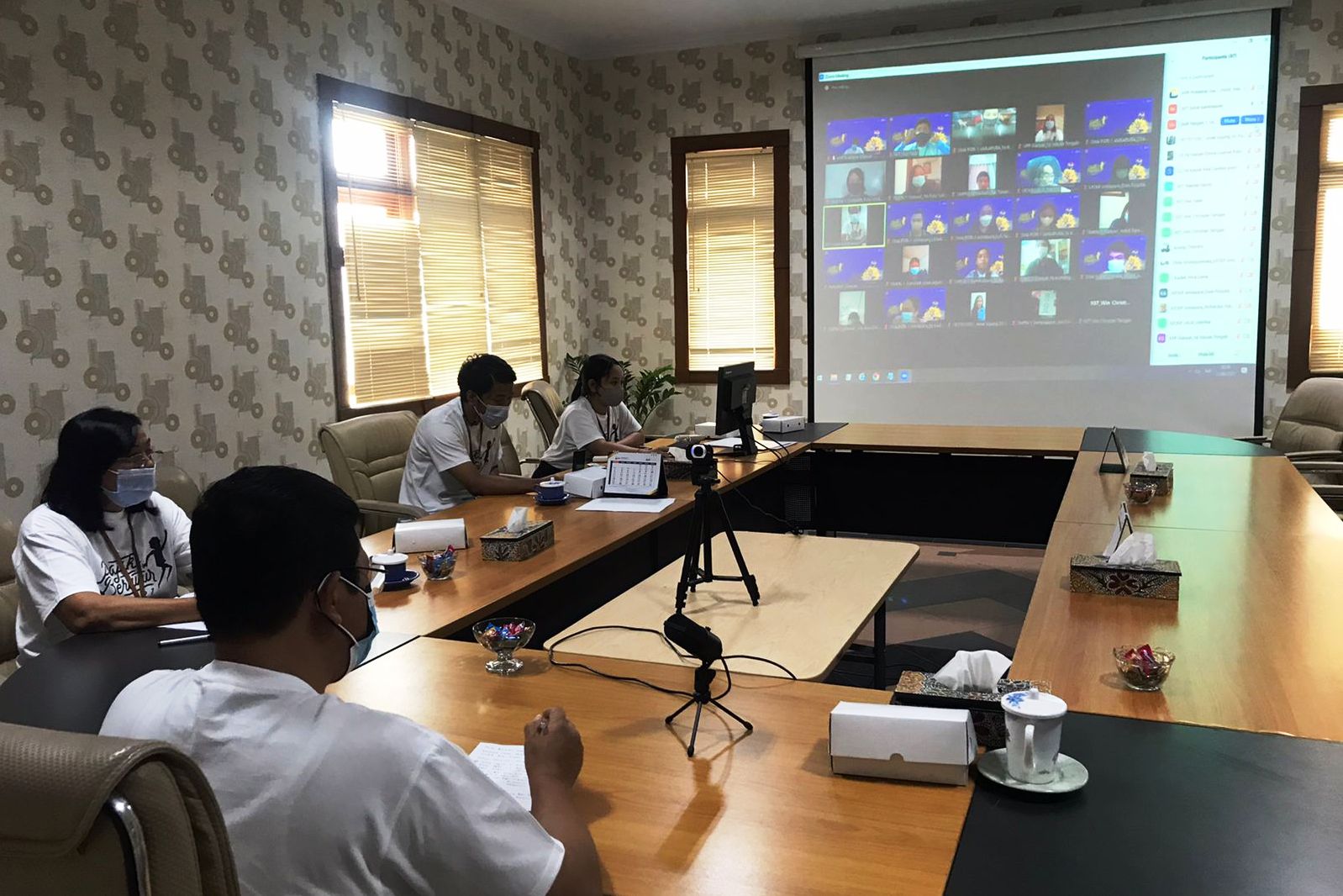 Kantor Perwakilan Pajak Gianyar melakukan sosialisasi pajak secara online dengan tema 'Pajak Bertutur' pada ratusan siswa, Kamis (26/8).