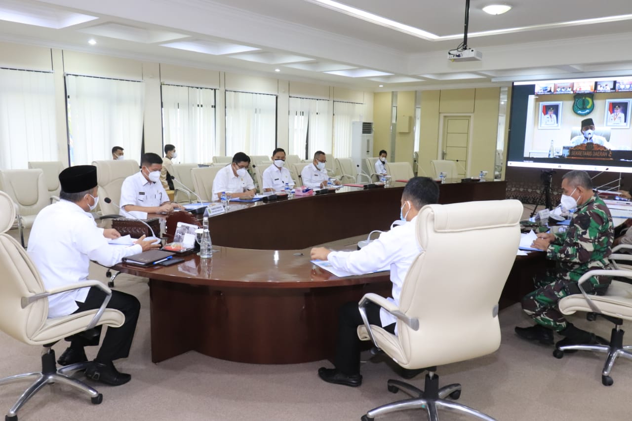 Sekda Muba Apriyadi menggelar rapat kesiapan uji coba pembelajaran tatap muka di Muba pada 23 Agustus mendatang.