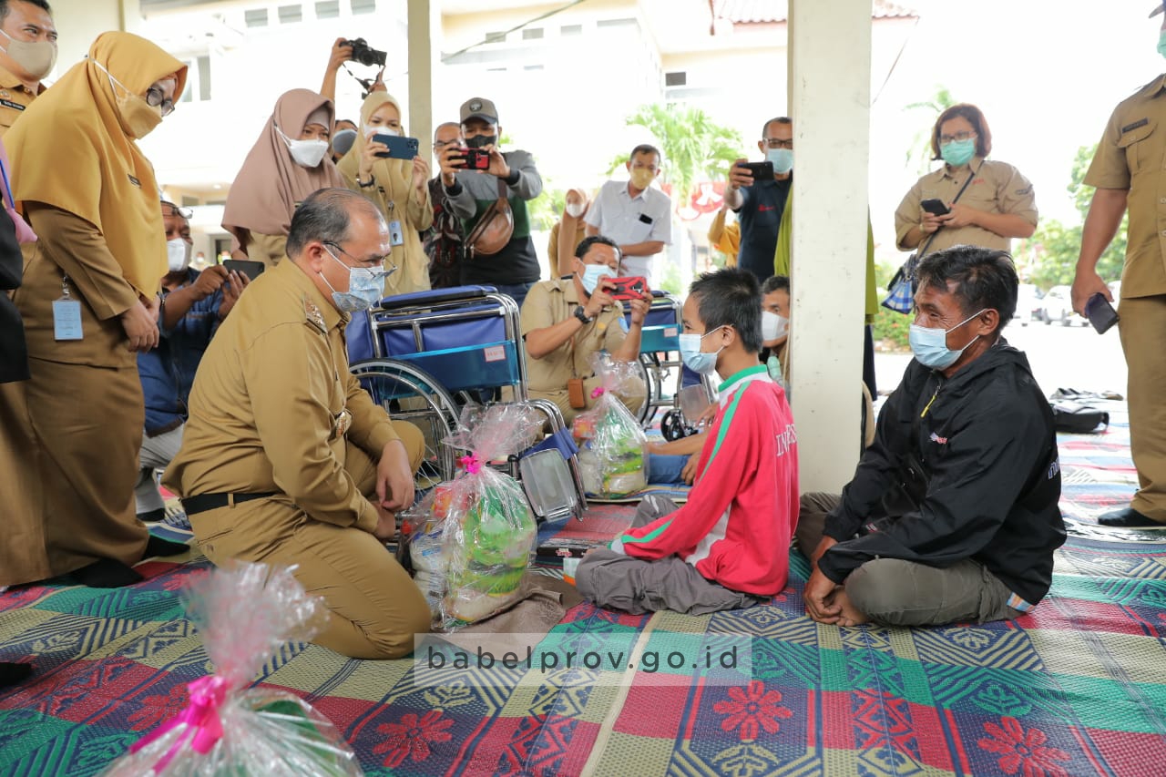 Gubernur Babel Erzaldi Rosman (kedua dari kiri).